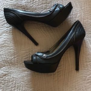 Guess heels- special zipper  detail